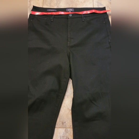 NEW NYDJ Slim Bootcut Black Rinse Stretch Jeans Womens Size14 - Picture 3 of 9